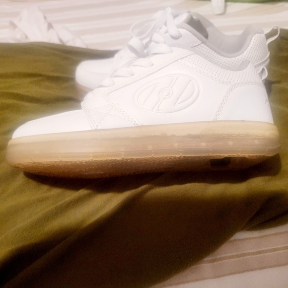 HEELYS LIGHT UP SKATE SHOES - Picture 6 of 6